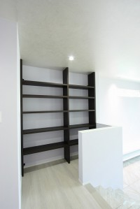 書棚も鹿児島の津曲工業